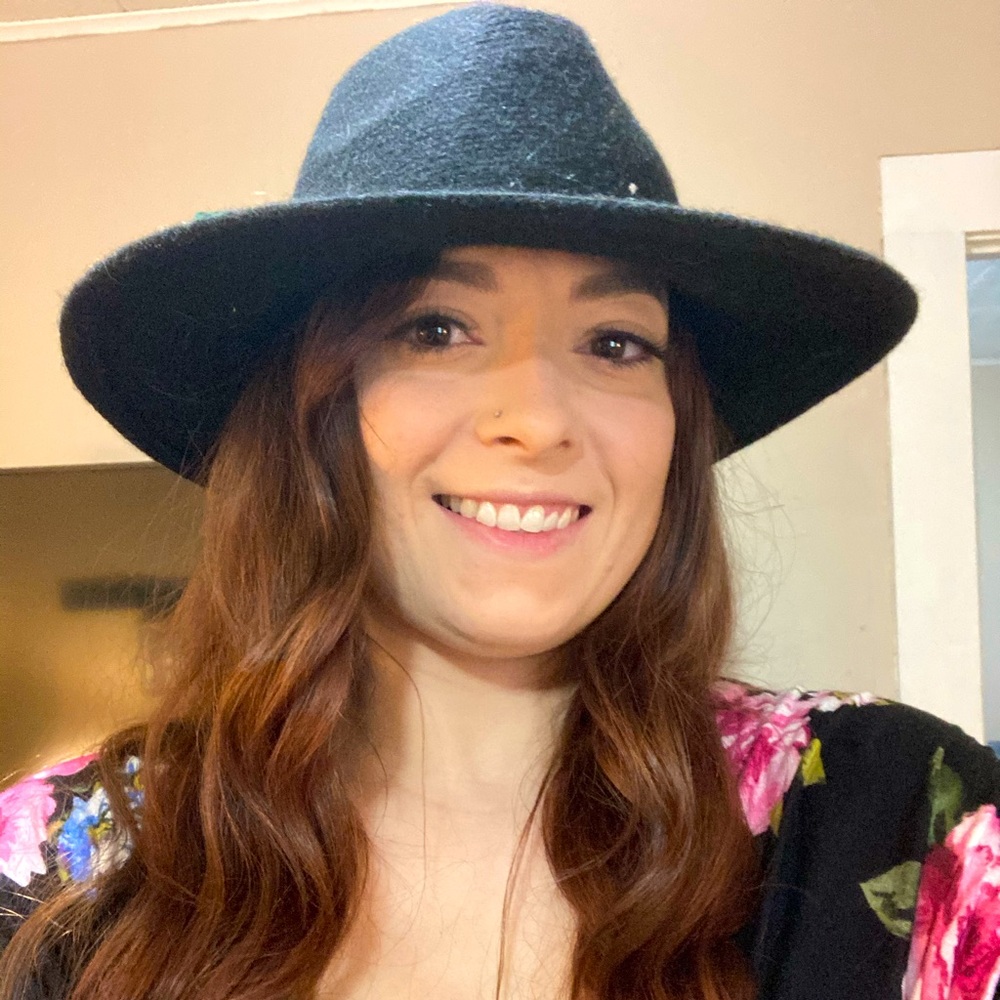 Meet your Posher, Alyssa